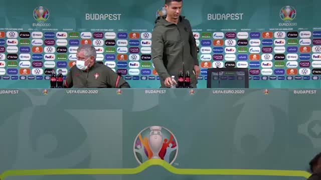 La Coca Cola non va giù a Ronaldo: "Bevete acqua"