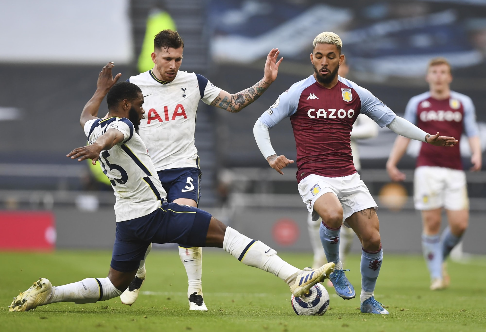 “La Roma sulle tracce di Douglas Luiz dell'Aston Villa“