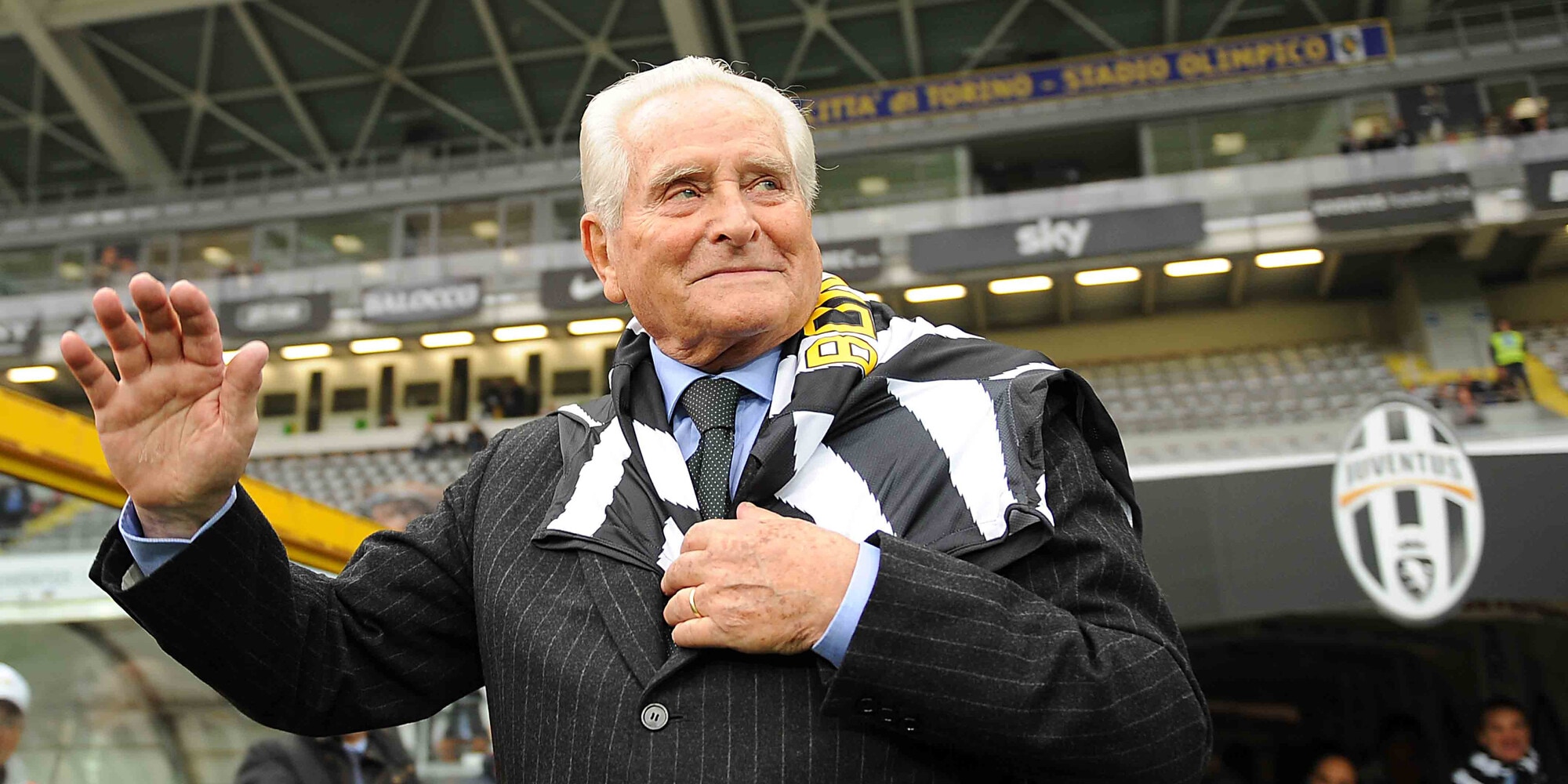 Italia, lutto al braccio per ricordare Boniperti contro il Galles Italia, lutto al braccio per ricordare Boniperti contro il Galles