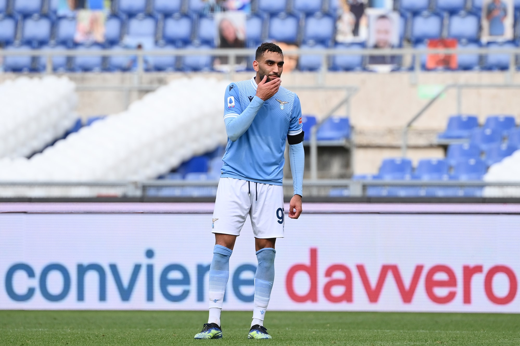 Lazio, il ballo dei terzini: Fares in bilico