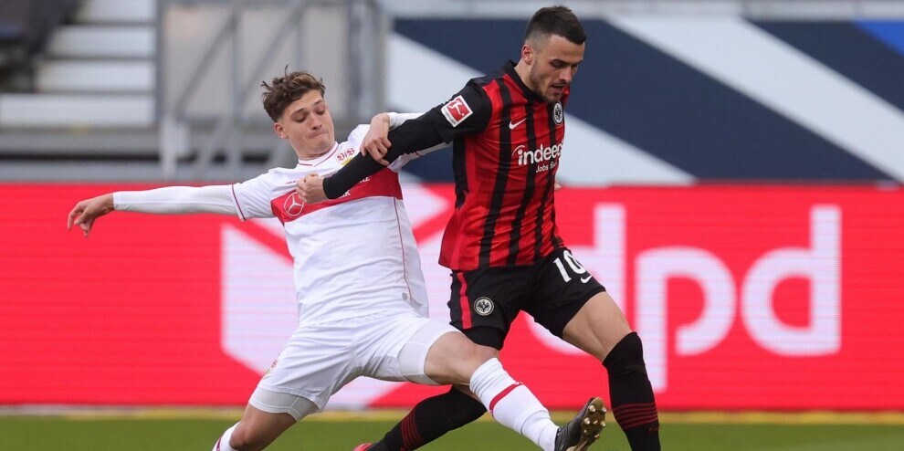Kostic si offre alla Roma: un assist per l'estate