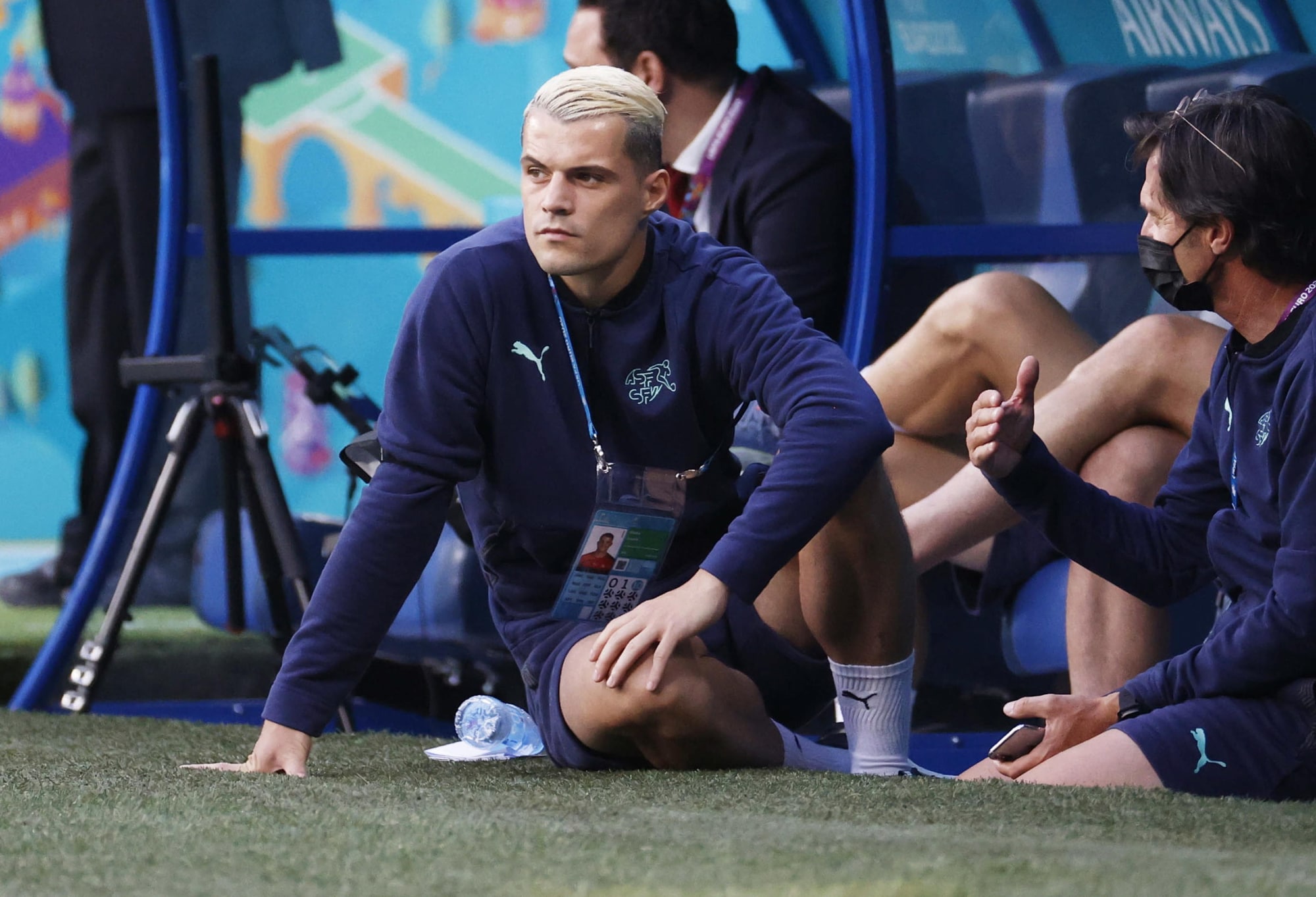 Xhaka positivo al Covid. Non era vaccinato: “Una sua scelta“