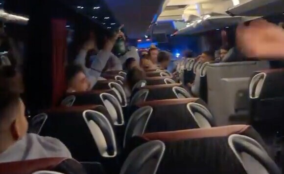 La Nazionale carica Spinazzola: cori sul pullman per il terzino infortunato