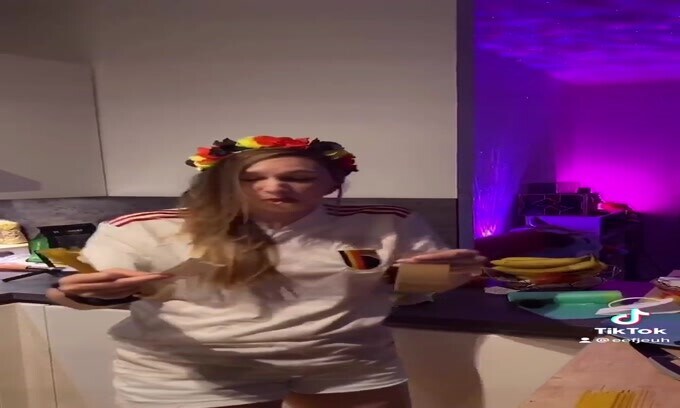 La tifosa del Belgio incolla gli spaghetti