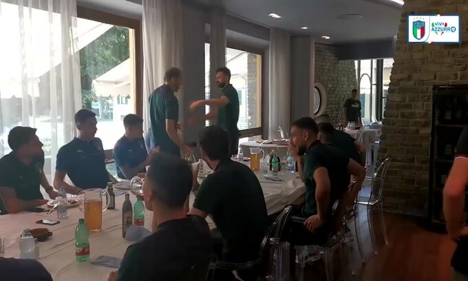 L'Italia saluta Spinazzola: emozione a Coverciano