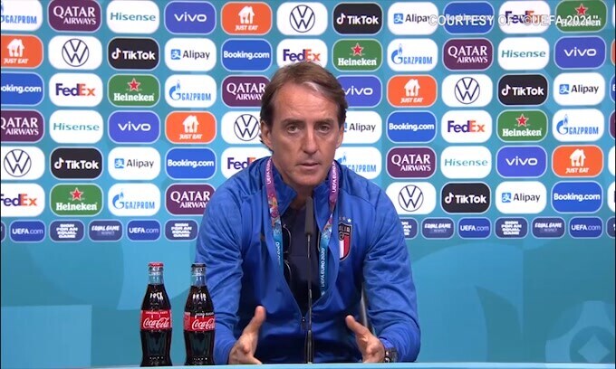 Mancini scherza: "Vialli è anziano..."