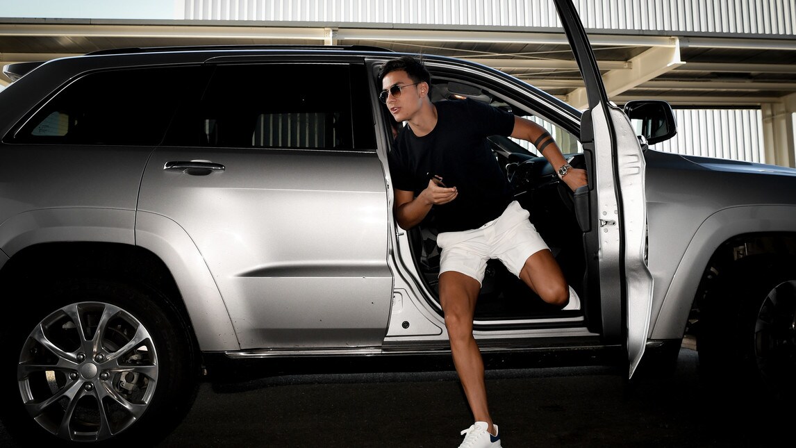 Juve, al via il raduno: da Dybala ad Allegri, ecco le foto