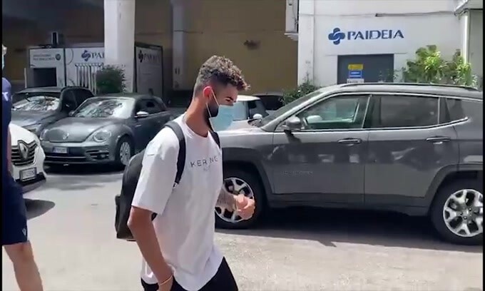 "Striscione vergognoso", la Lazio si schiera con Hysaj