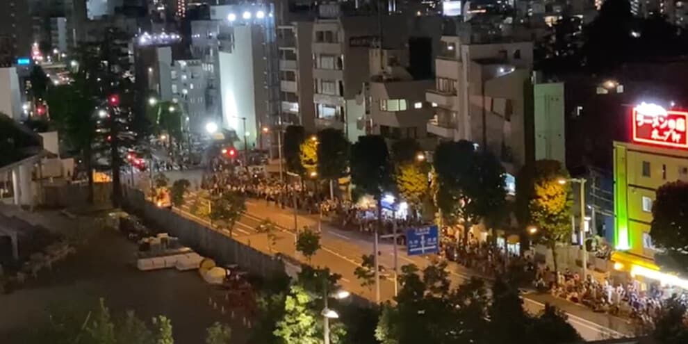 Tokyo 2020, proteste fuori dallo stadio: "Cancellate le Olimpiadi"