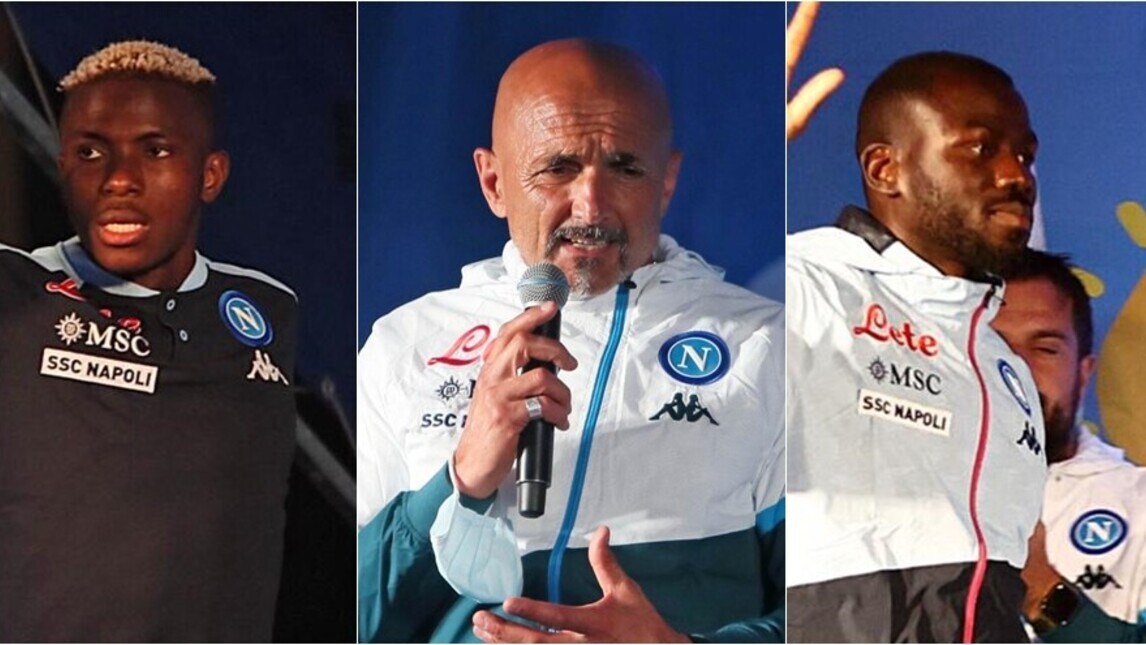 Napoli in piazza con i suoi tifosi: standing ovation per la squadra
