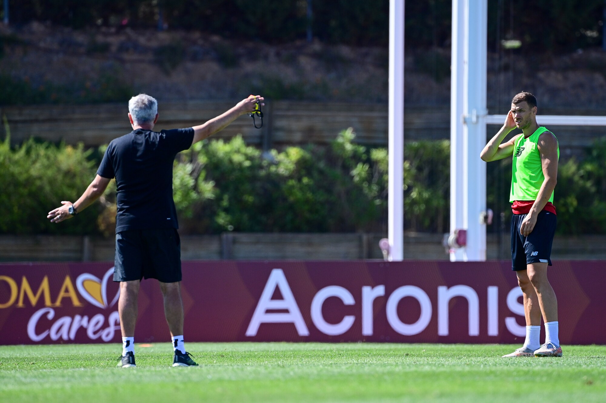 Mourinho vuole che resti alla Roma: ora dipende tutto da Dzeko