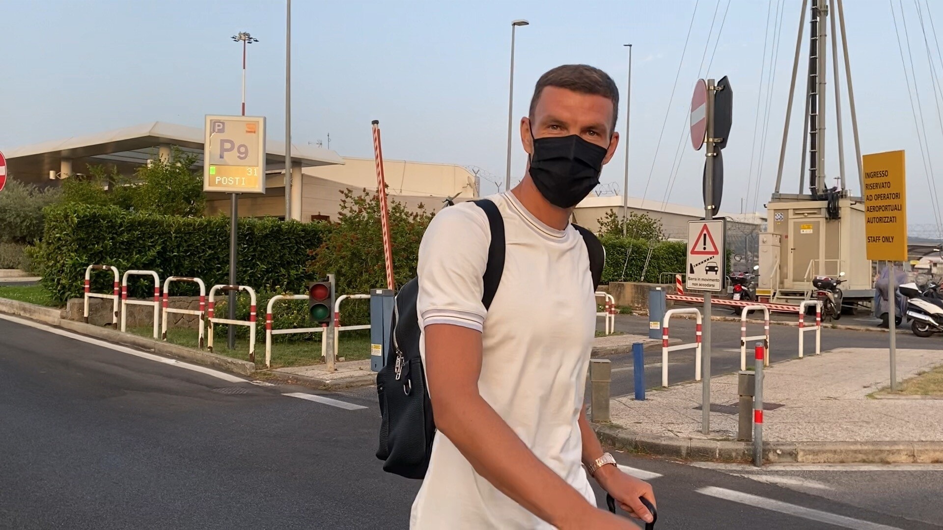 Dzeko rientra a Roma e si prepara per l’Inter: “Domani a Trigoria? Vediamo”