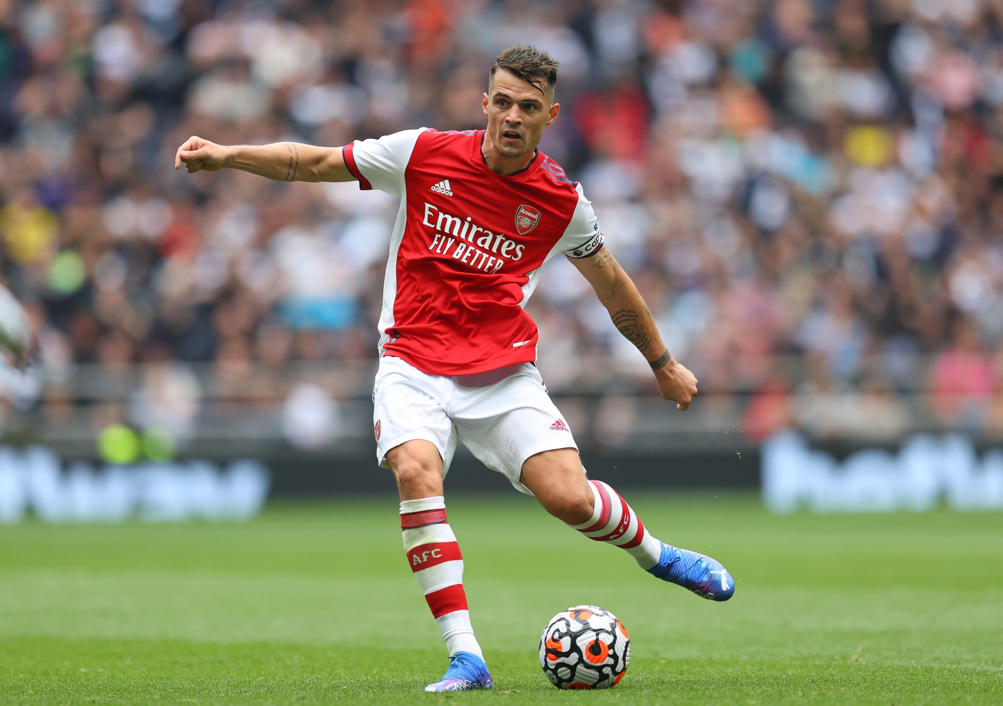 Roma, ora è ufficiale: Xhaka ha rinnovato con l’Arsenal: “Contento di restare”