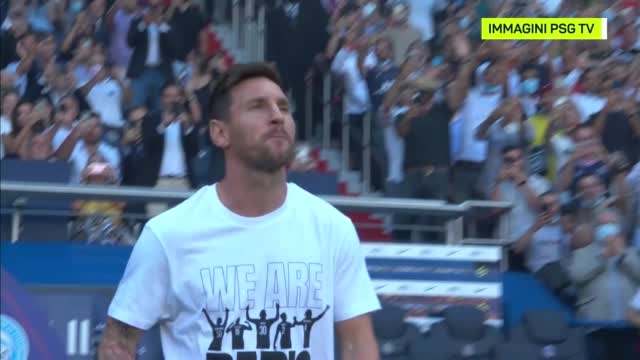 Entra Messi, Parco dei Principi in delirio