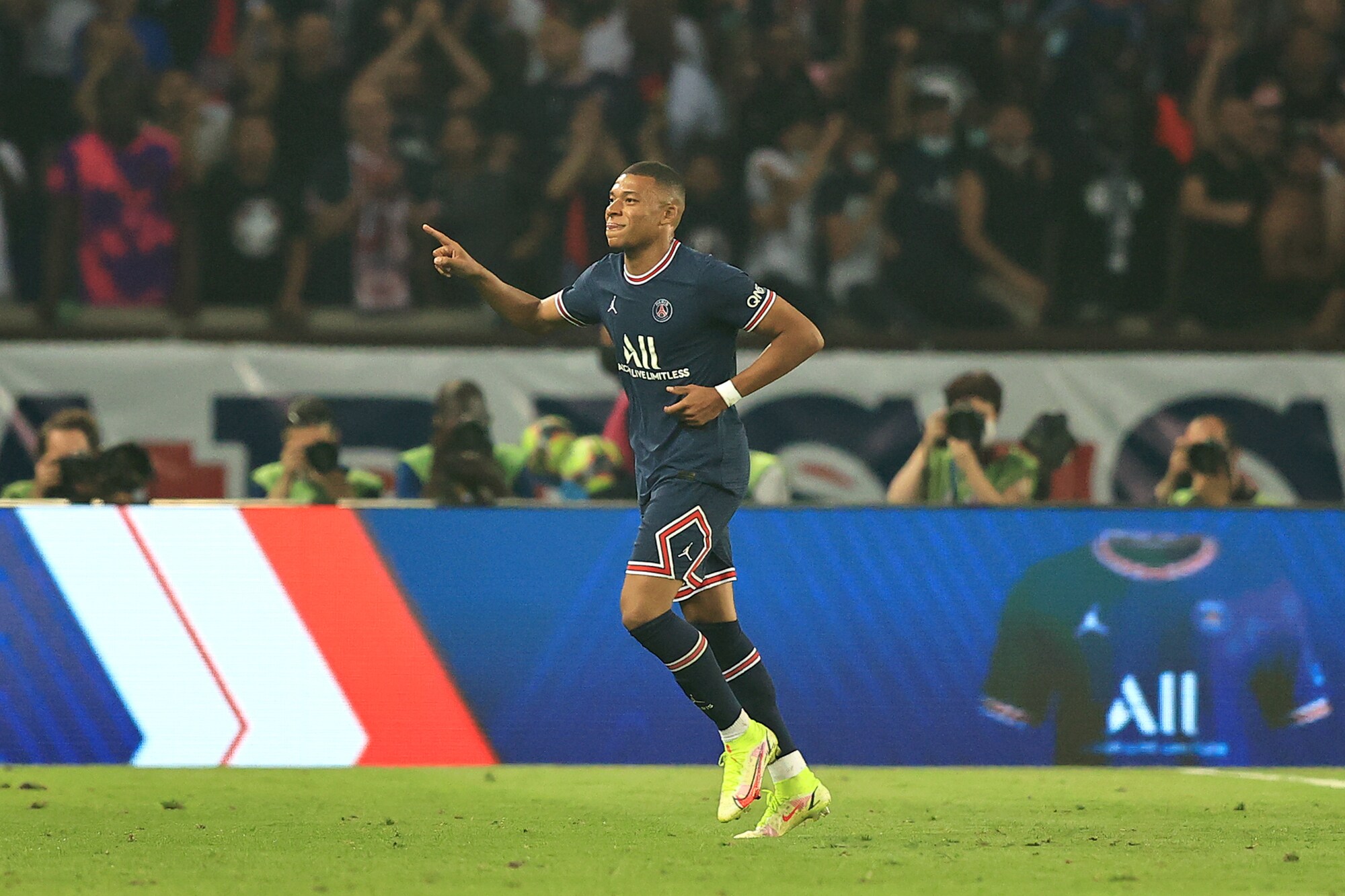 “Psg, Mbappé vuole andare subito al Real Madrid“
