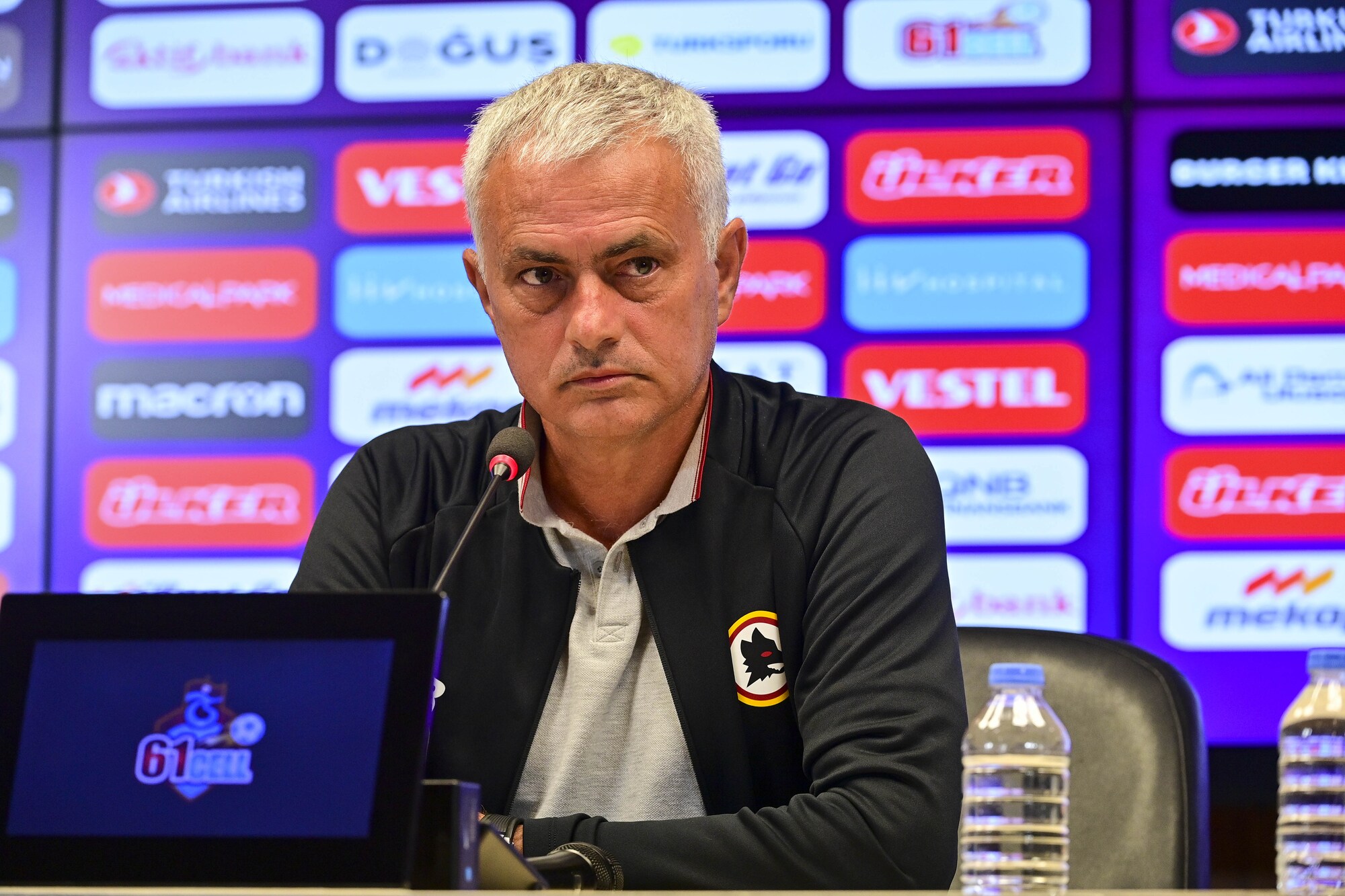 Roma, Mourinho: “Non ho il diritto di chiedere altro dal mercato. Abraham convocato”