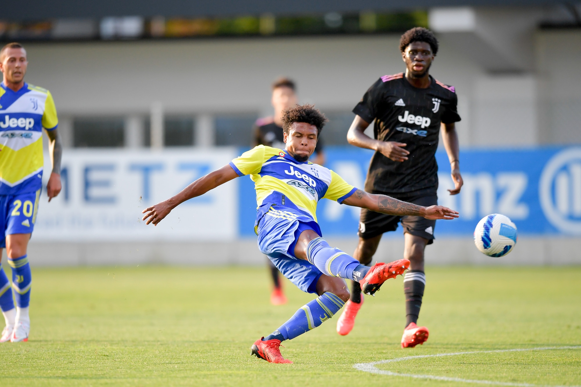 Calciomercato Juve, grandi manovre per il Pjanic bis: McKennie via?