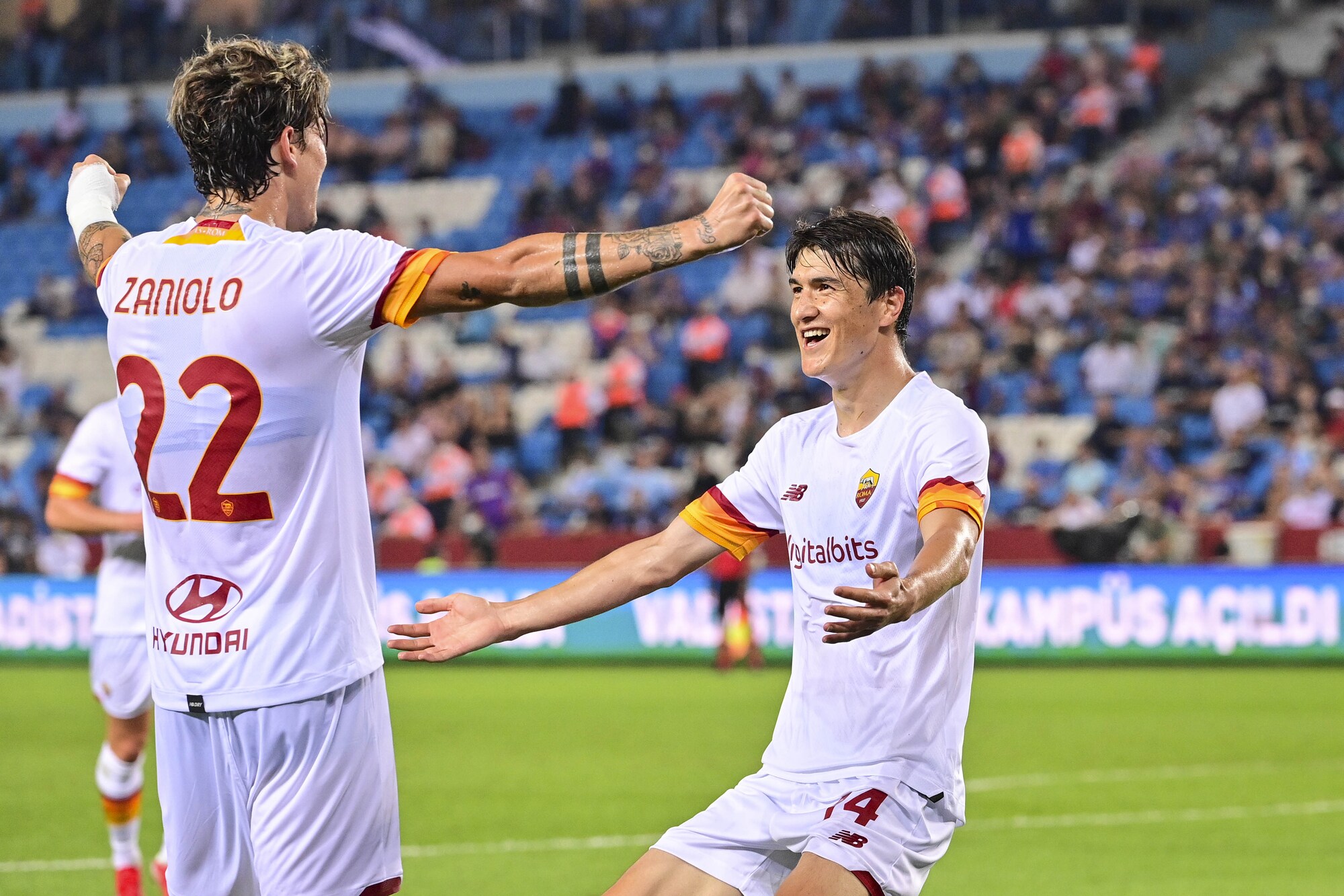 La nuova Roma piace ai tifosi: “Shomurogol! Viva Mourinho“