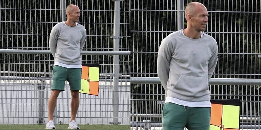 Incredibile Robben, adesso fa il guardalinee in Olanda!