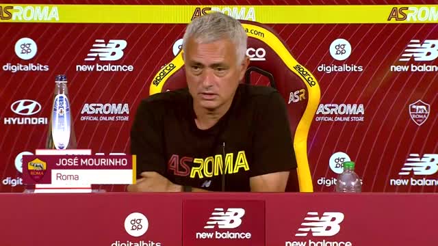 Mourinho: "Roma club gigante, col tempo arriveranno i risultati"