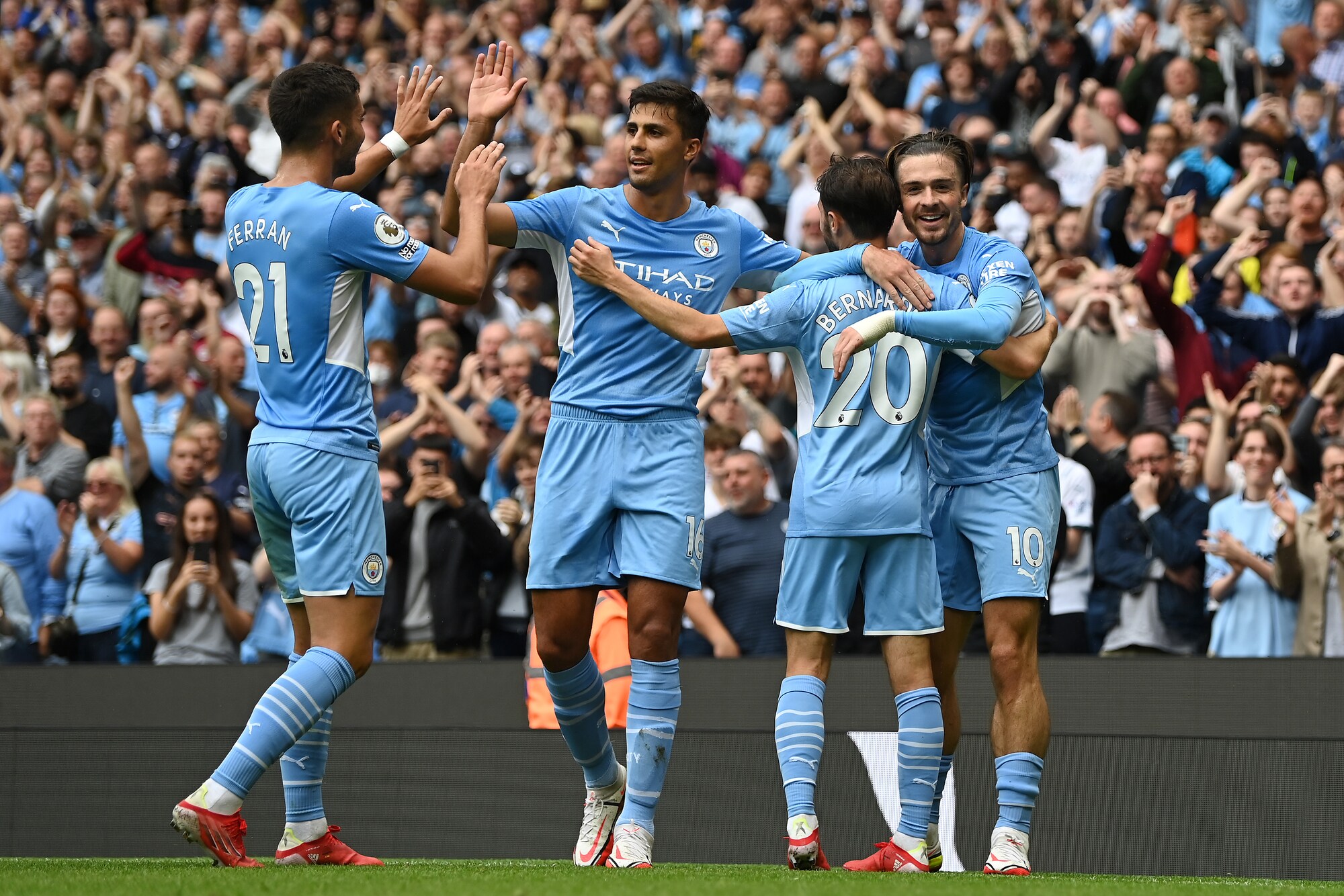 Manchester City, cinquina al Norwich. Pari tra Bielsa e Benitez