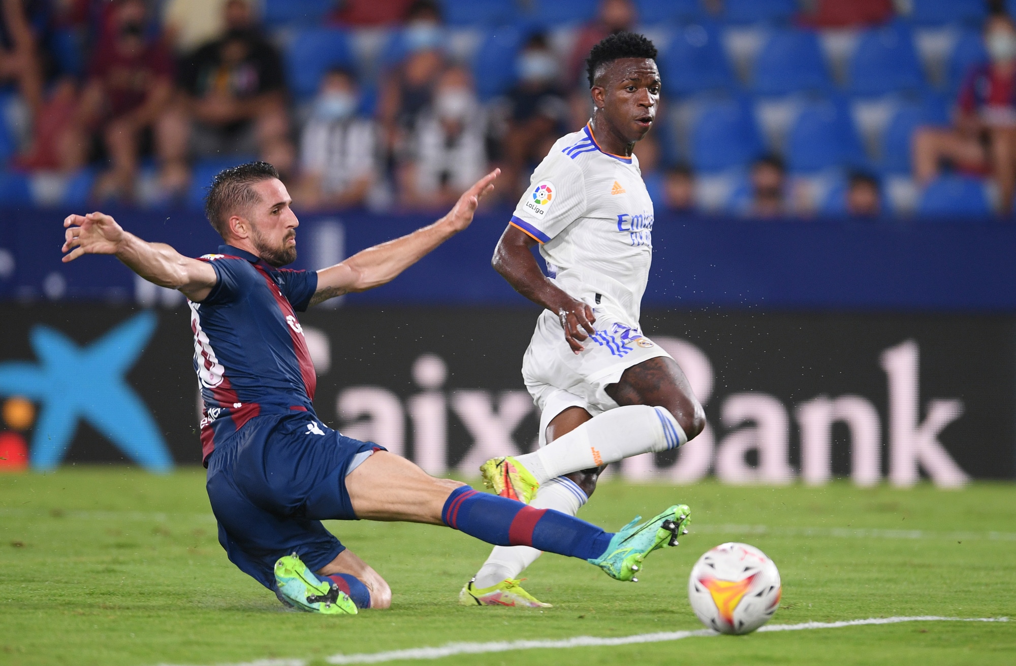 Real Madrid, Vinicius non basta: solo 3-3 con il Levante