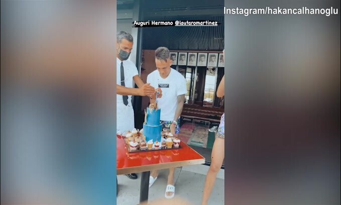 Compleanno Lautaro, che festa in piscina coi compagni