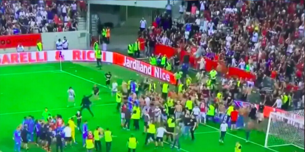 Caos Nizza, prime sentenze: tribuna chiusa e un arresto