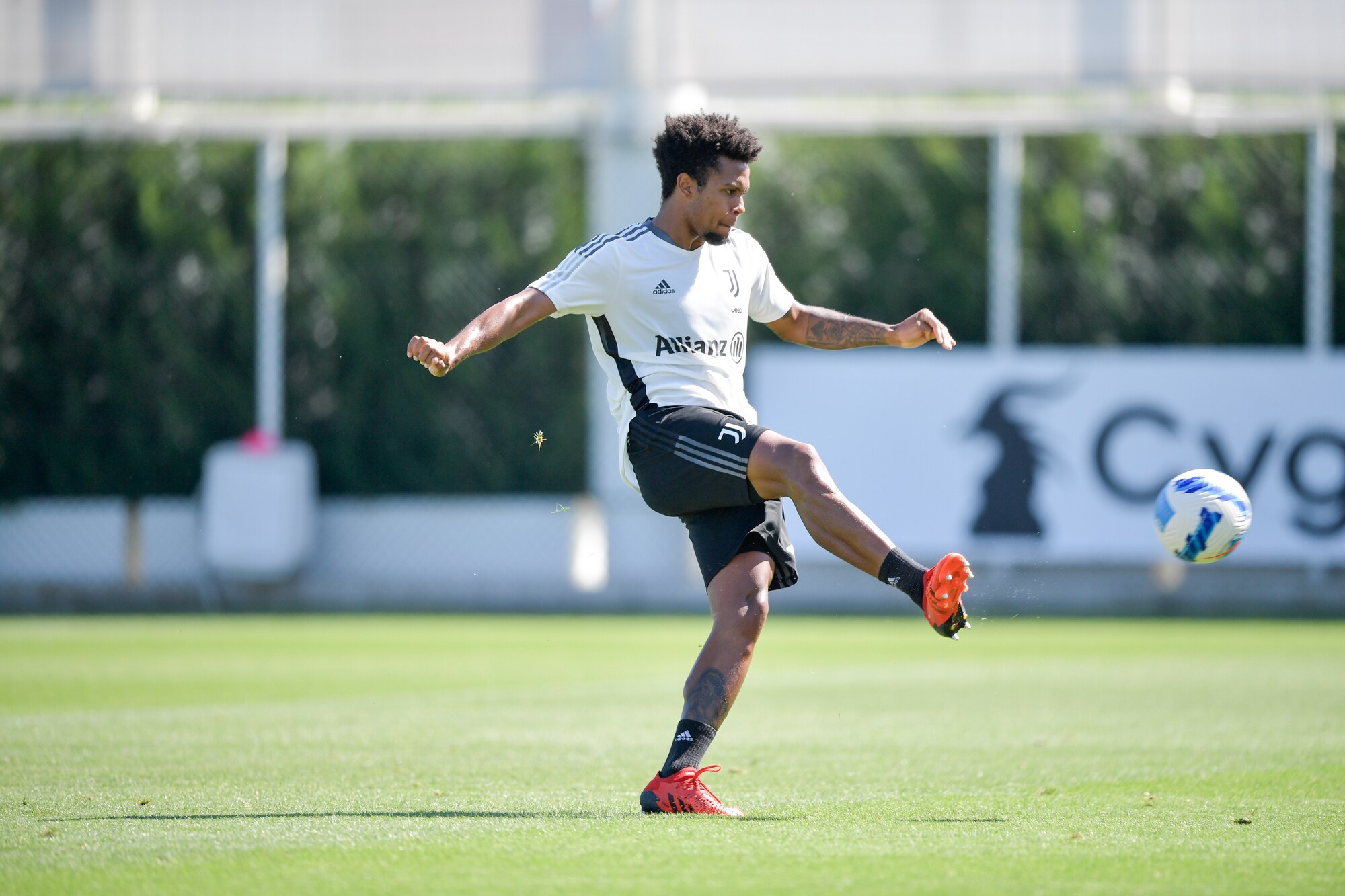 Juve al lavoro per il Napoli: rientrato McKennie