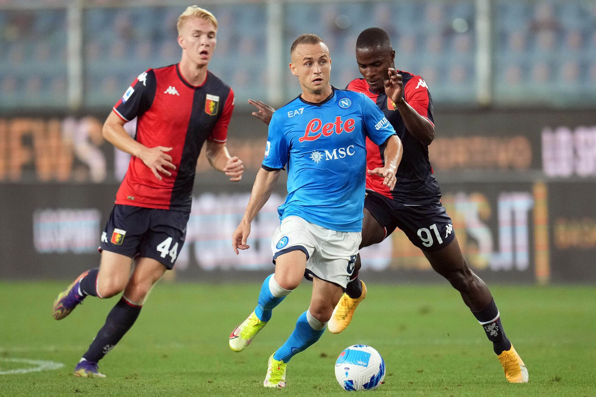 Napoli, Lobotka ritrova il campo. Terapie per Ounas
