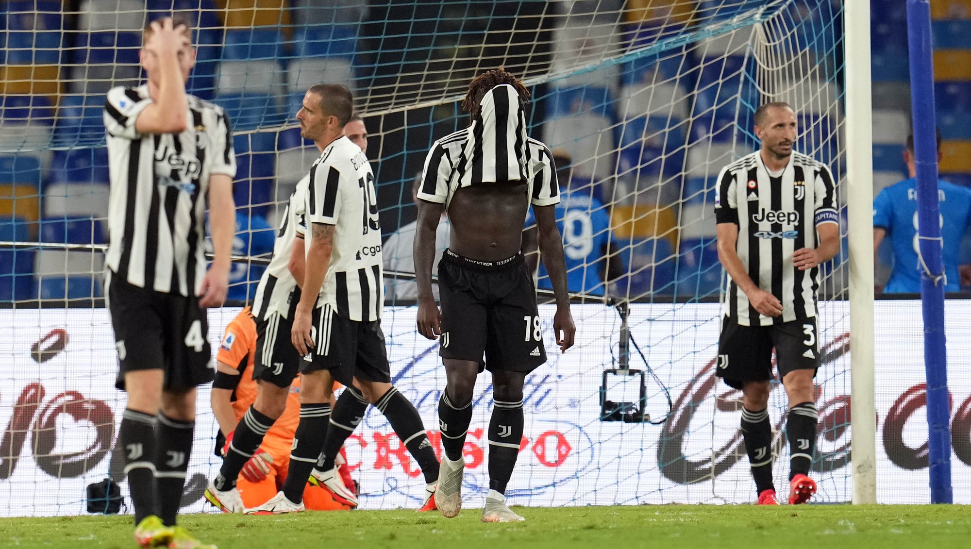 Juve, tifosi delusi e arriva lo striscione: “Spettacolo indecente“