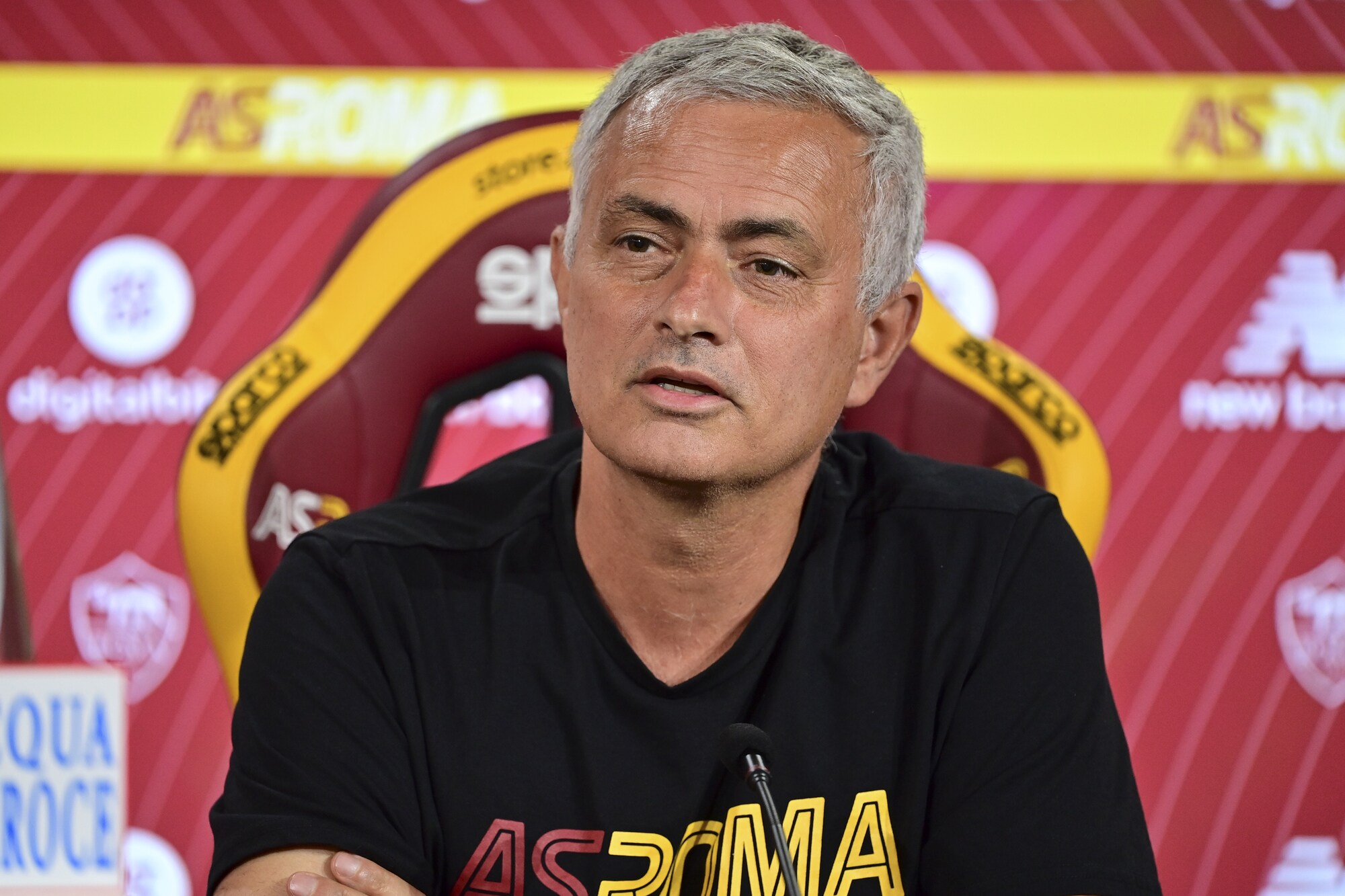 Roma, Mourinho: “Basta bugie, voglio vincere la Conference League“