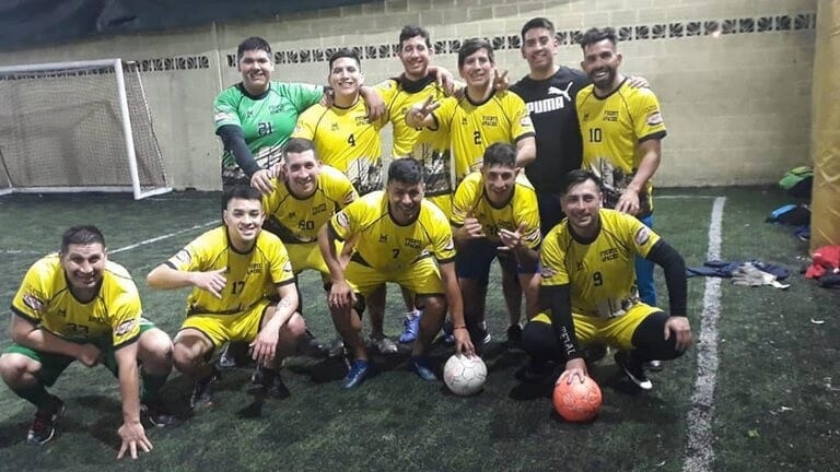 Tevez, dal Boca al calcetto con amici: torna a giocare e incanta!