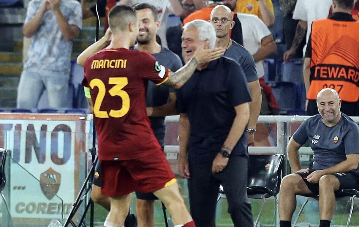Mourinho e l’abbraccio a Mancini: c’è un retroscena sul suo gol