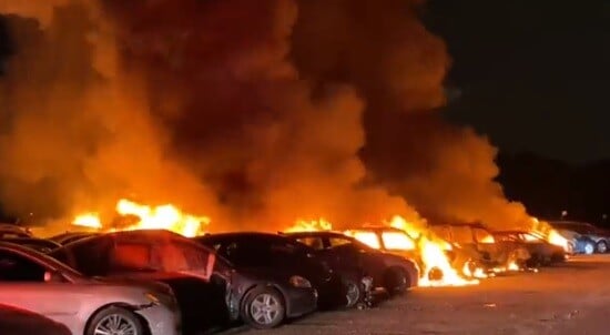 Indianapolis, devastate dalle fiamme 40 auto destinate all'asta
