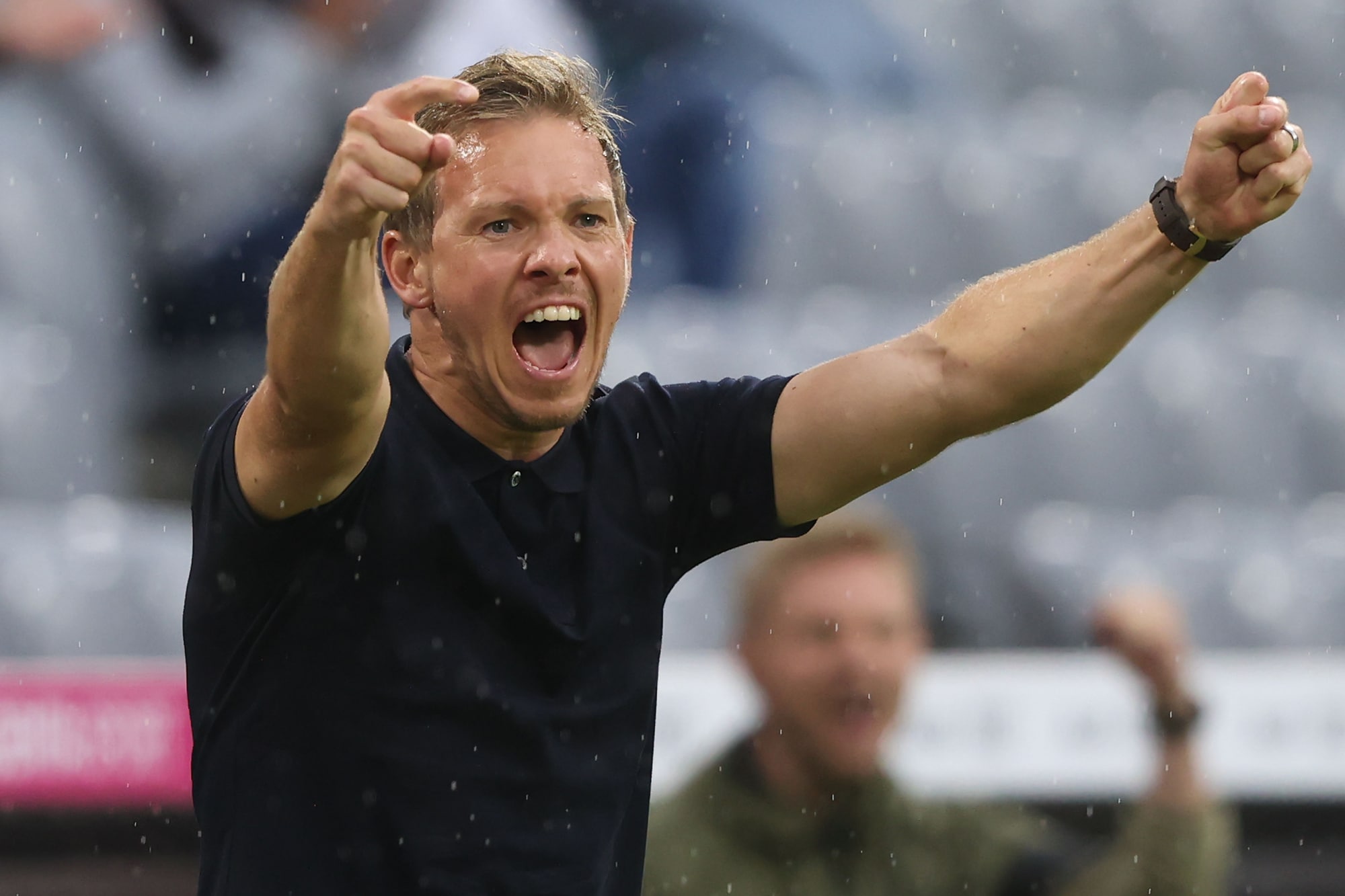 Nagelsmann lancia la proposta: “Auricolari nel calcio come in Nfl“