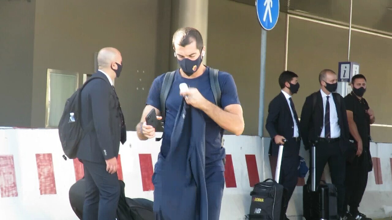 La Roma in partenza per Verona: c’è Mkhitaryan, out Viña