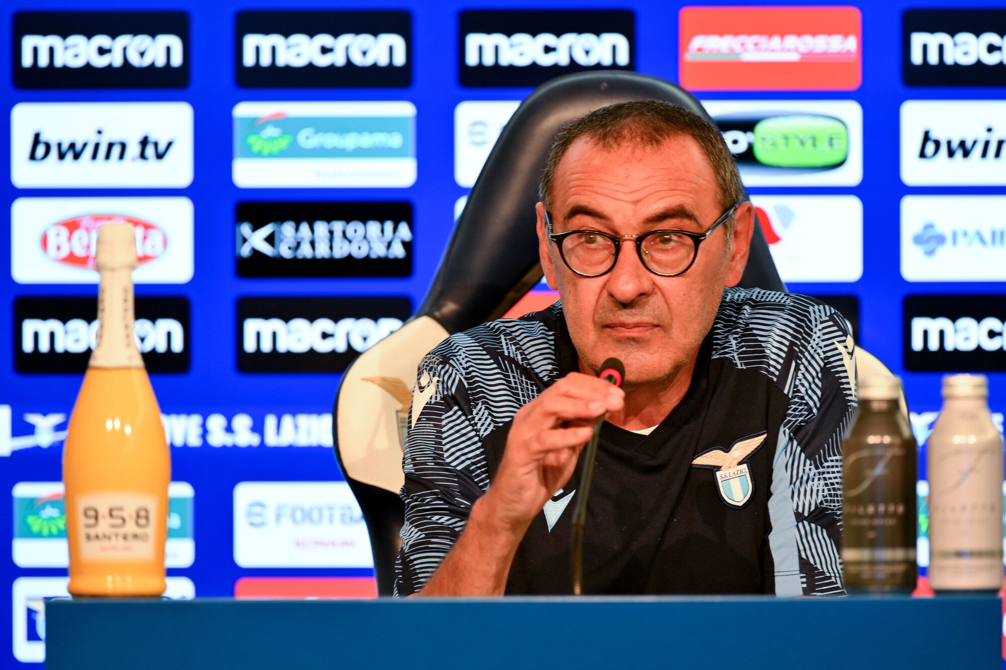 Lazio, Sarri: “Derby partita che smuove lo stomaco. Le critiche…”