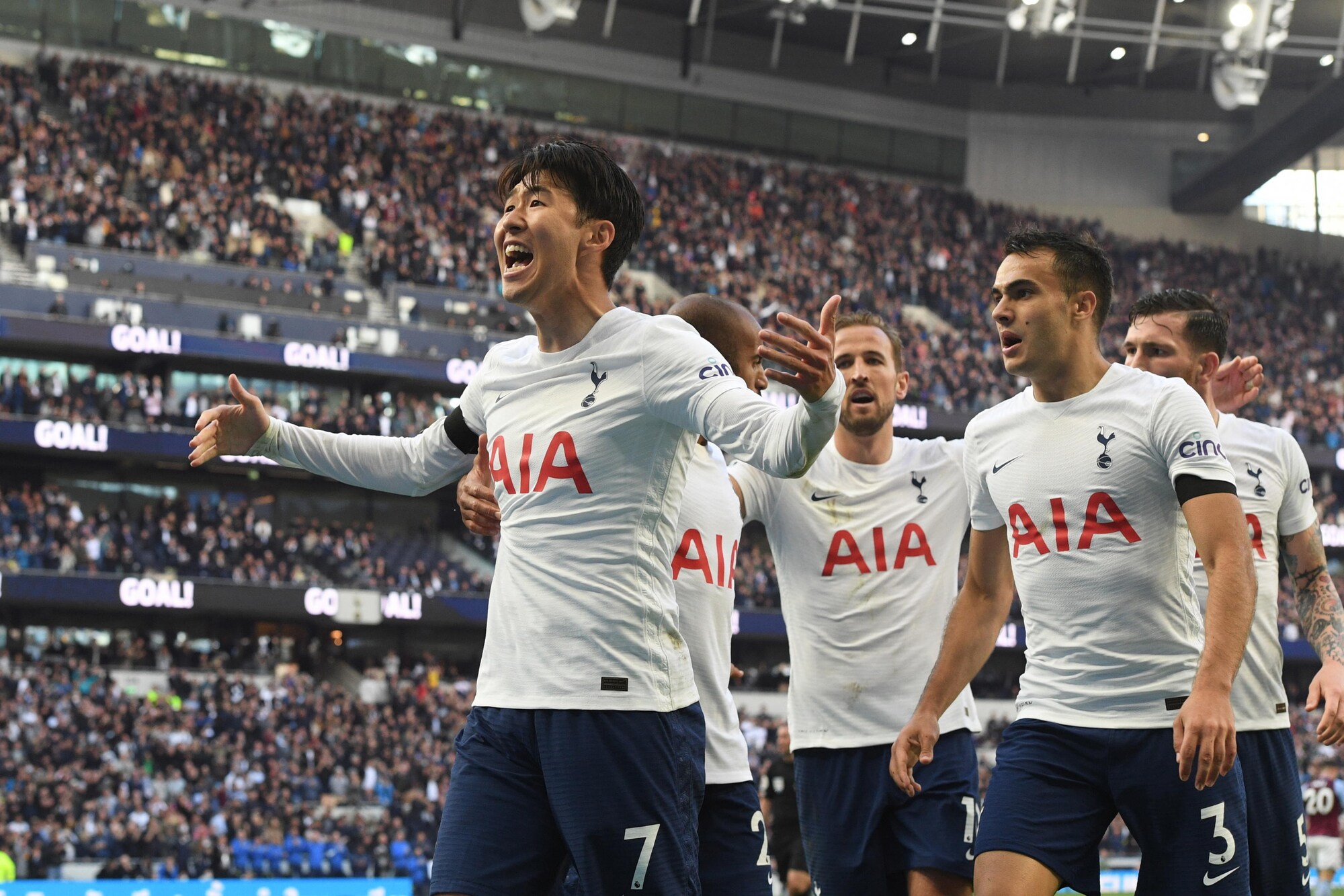 Il Tottenham c'è e riscatta il derby. Leicester rimontato in 9'!