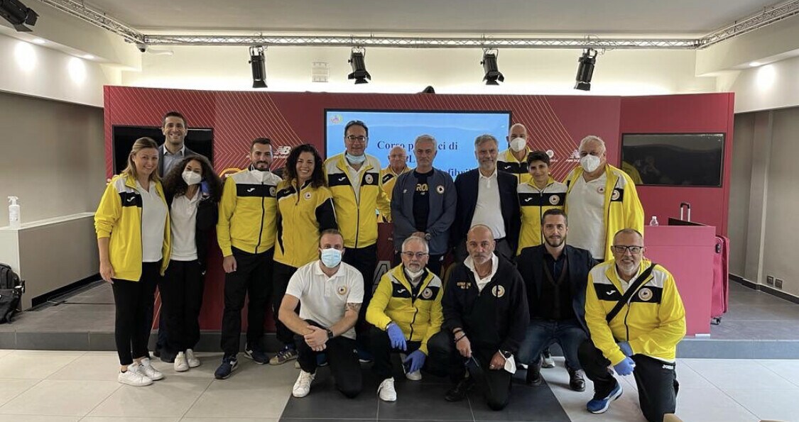Roma, Mourinho e i giocatori studiano le tecniche di primo soccorso