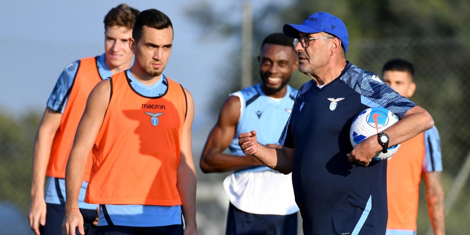 Lazio, Sarri e Tare a colloquio prima dell'allenamento. Zaccagni ok