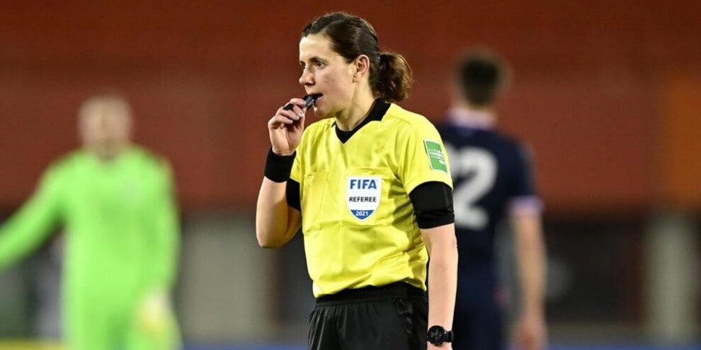 Inghilterra, con l'Andorra per la prima volta un arbitro donna