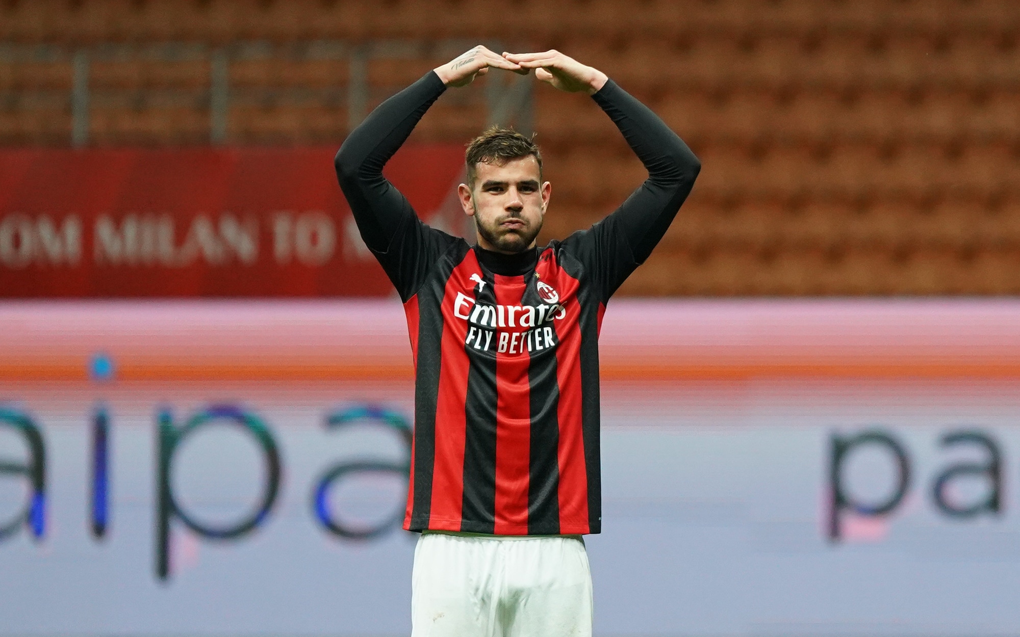 Milan, Theo Hernandez positivo al Covid: il comunicato ufficiale