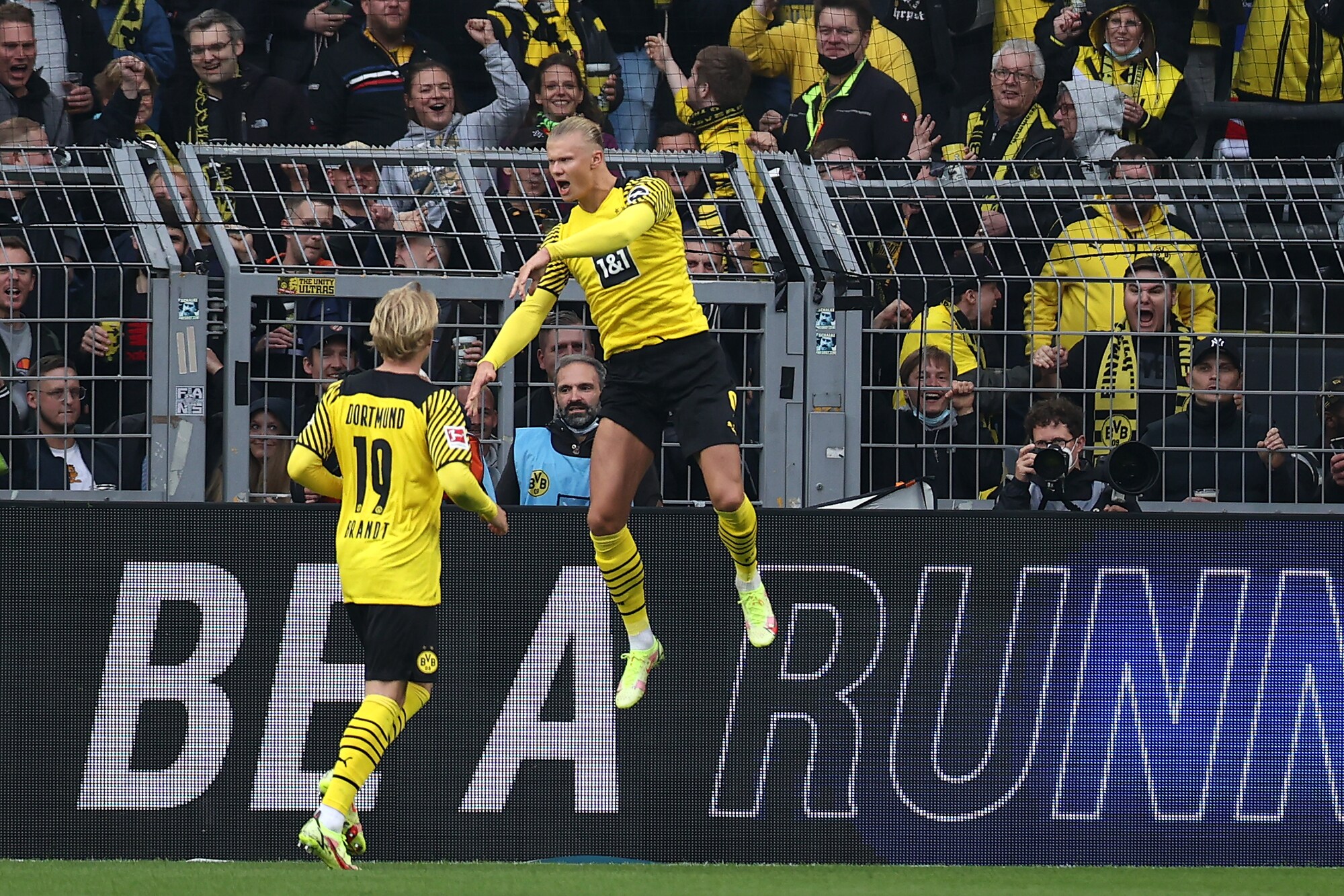 Haaland segna una doppietta e il B.Dortmund vince, pari del Lipsia