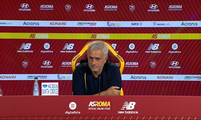 Mourinho: "Noi lottiamo per vincere la Conference, loro per la Champions"