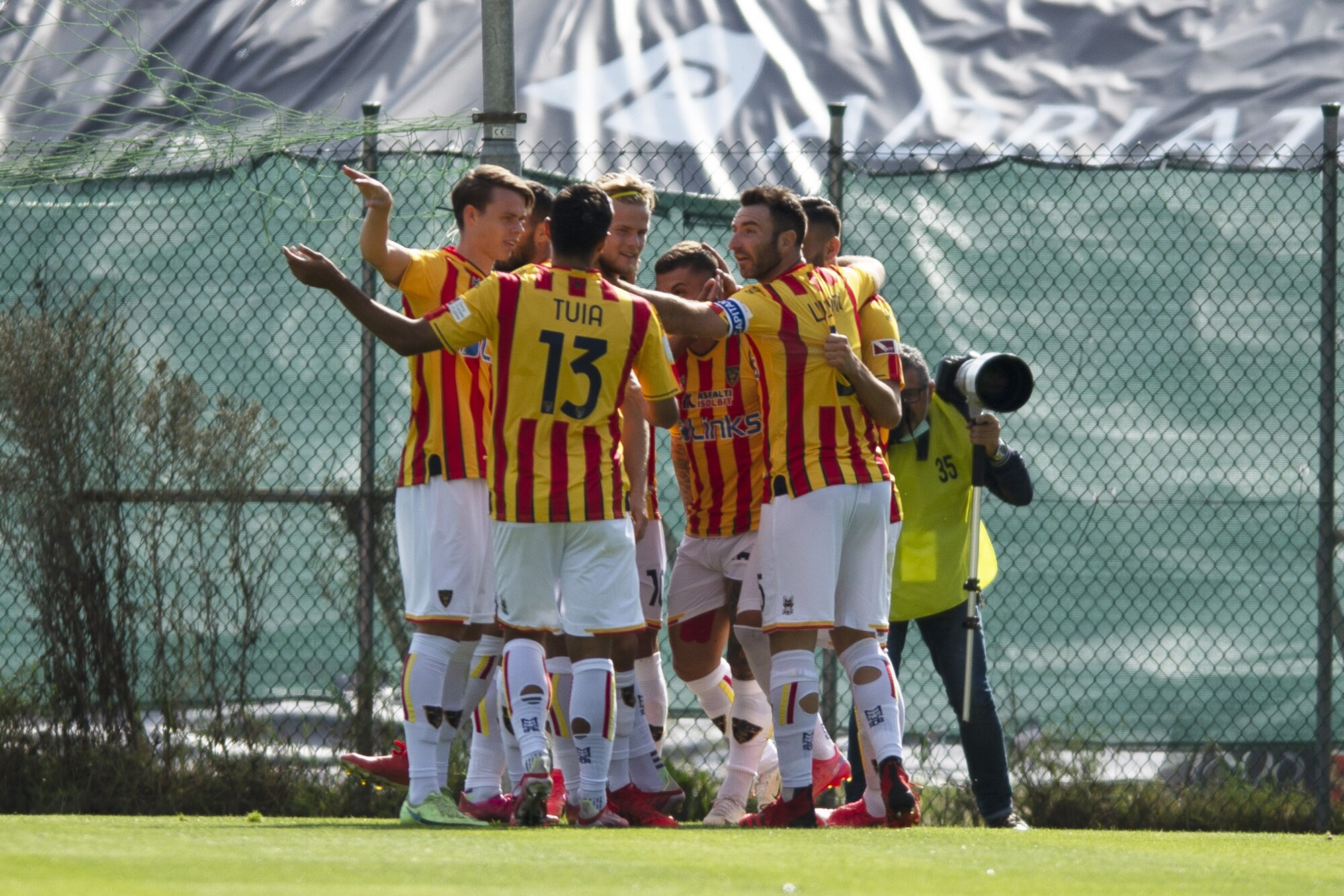 Lecce, Strefezza non basta: l'Ascoli pareggia nel finale