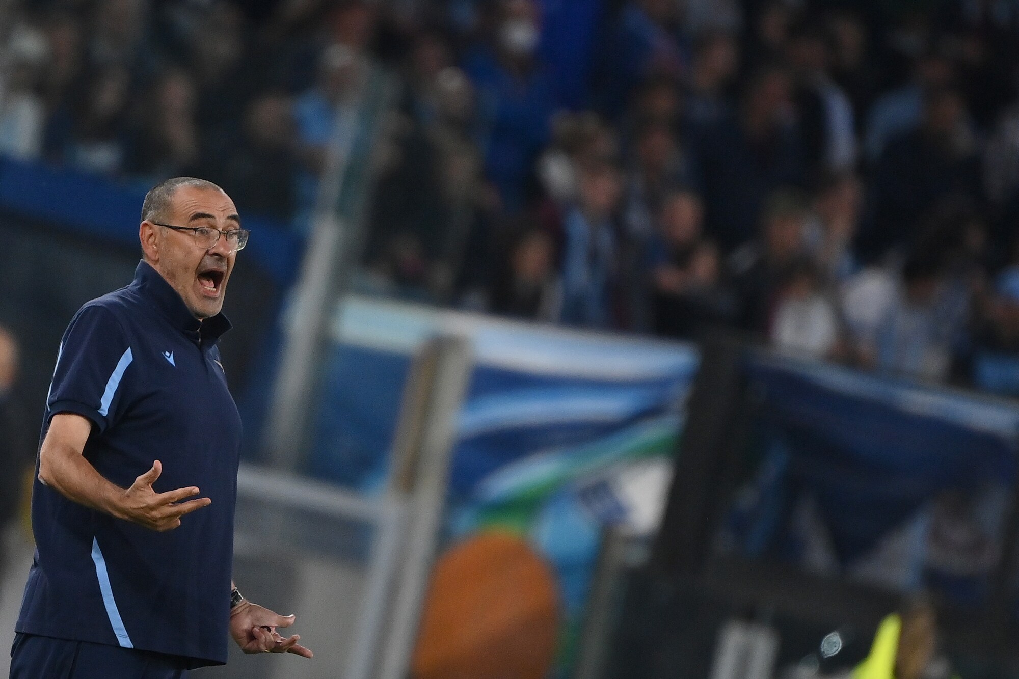 Lazio, Sarri: “Dimarco a terra? Certe scene si vedono solo in Italia“