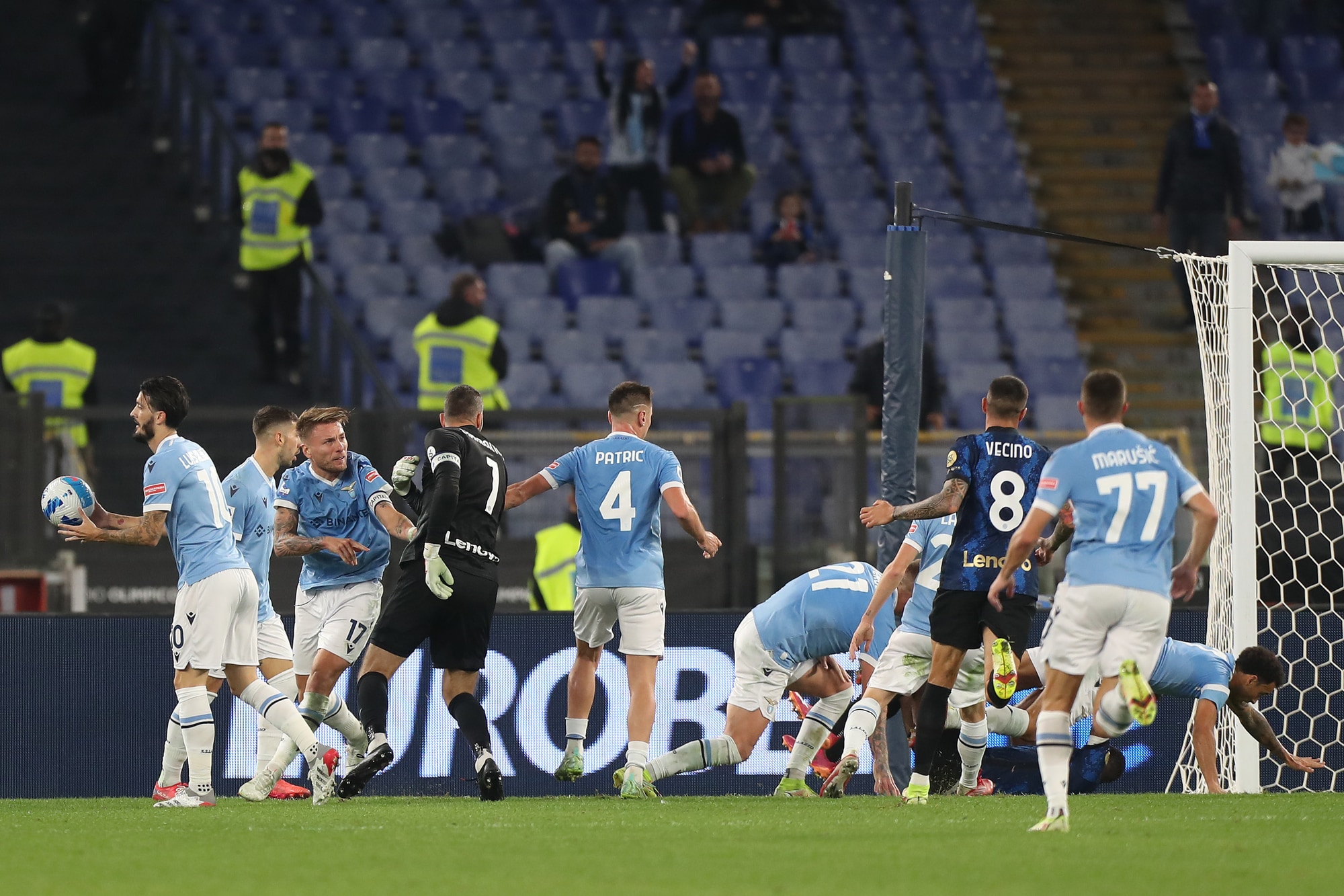 Lazio-Inter, bufera in campo dopo il gol di Felipe Anderson: la ricostruzione