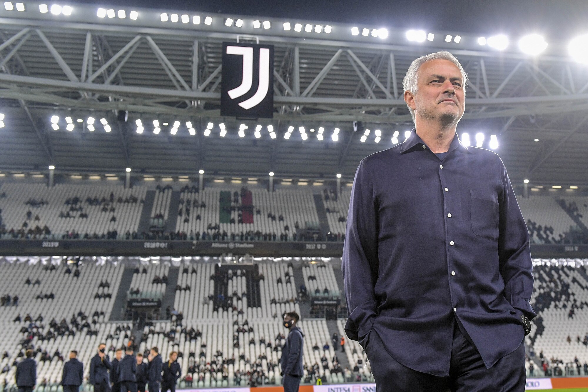 Juve-Roma, Mourinho sommerso da fischi e cori allo Stadium