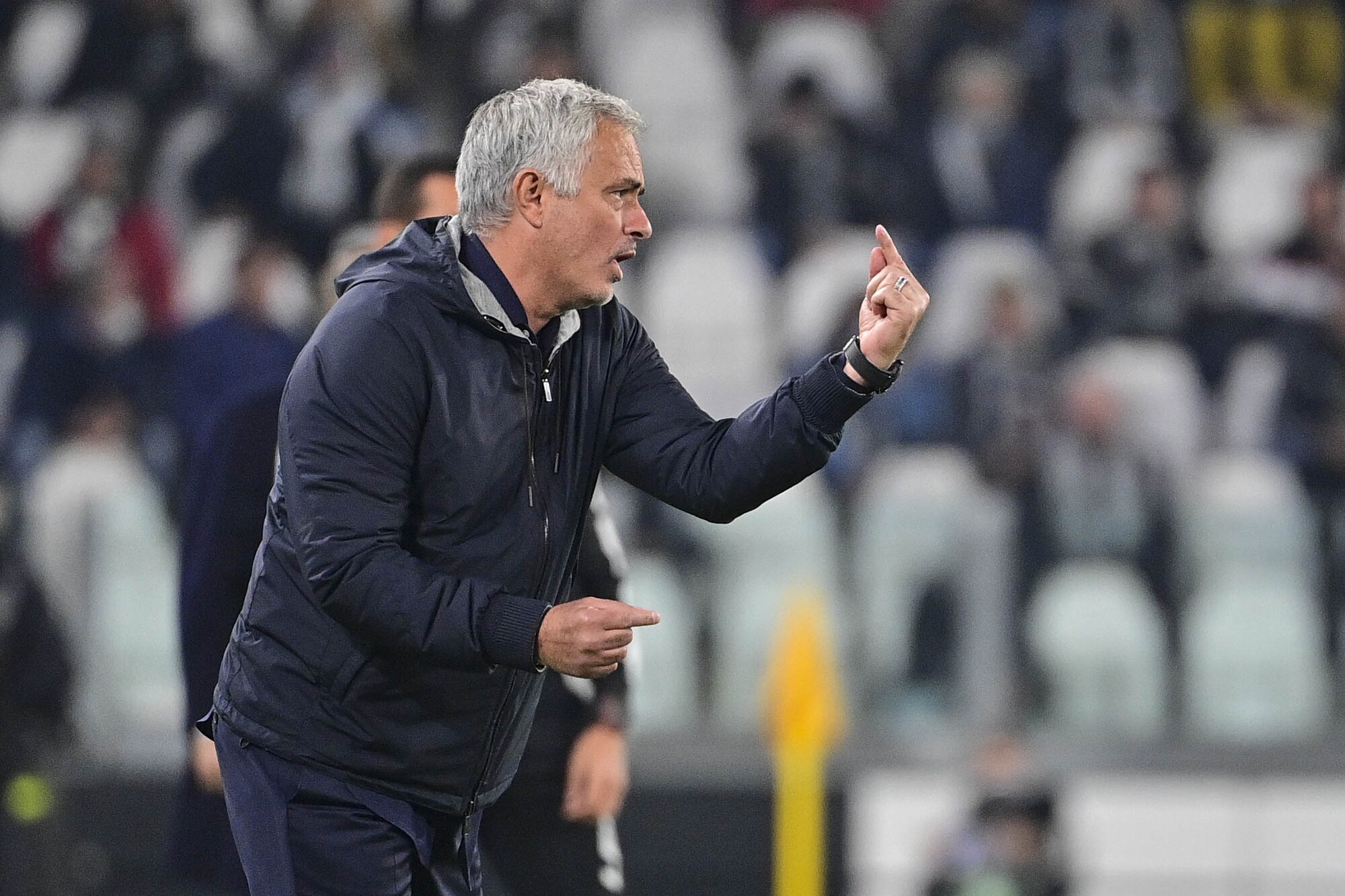 Mourinho: “La Roma meritava di vincere. La Juve ci ha fatto i complimenti“